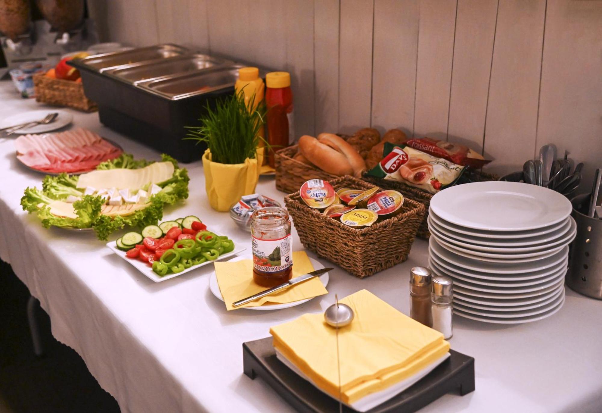Hotel Branc, Garni Senica Ngoại thất bức ảnh
