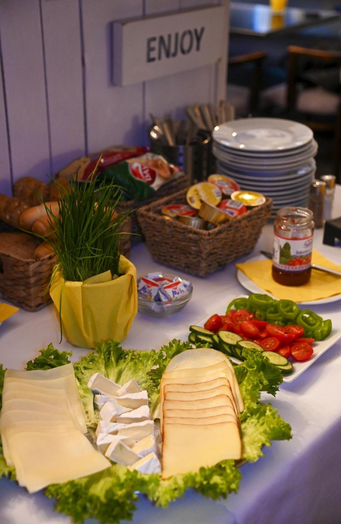Hotel Branc, Garni Senica Ngoại thất bức ảnh